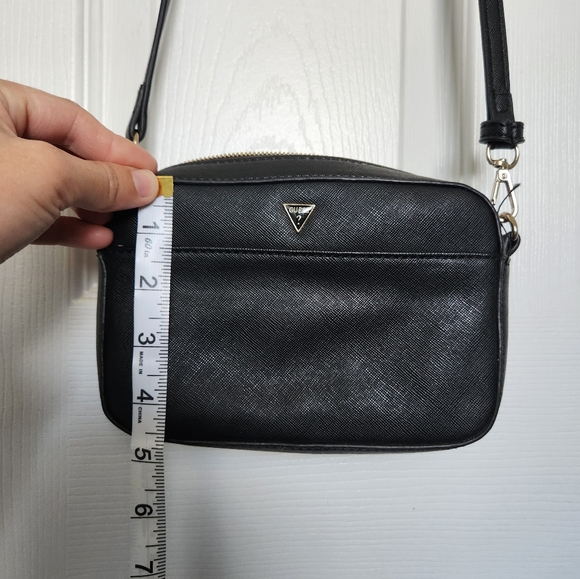 Guess camera purse - Picture 6 of 8